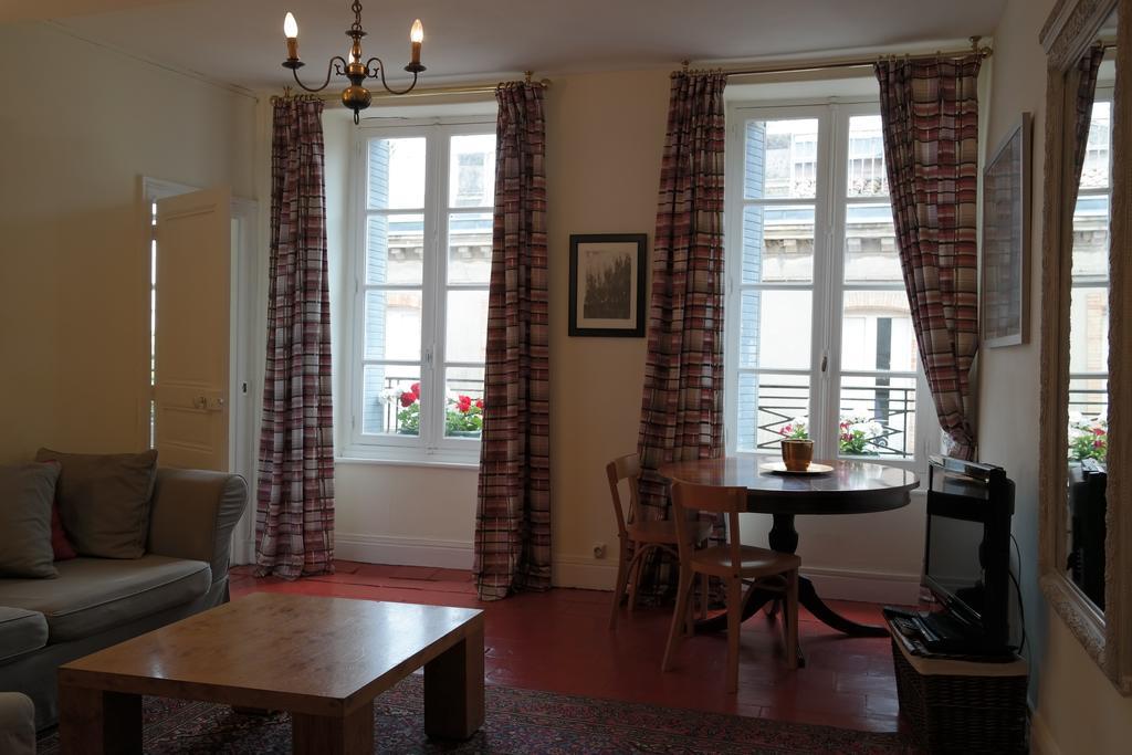 Penthouse Apartment Overlooking Place Carnot Carcassonne Exteriör bild